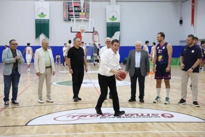 Osmangazi Belediye Başkanı Erkan Aydın'dan basketbola tam destek