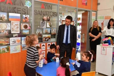 Osmangazi Belediye Başkanı Erkan Aydın'dan &ccedil;ocuklara bayram ziyareti