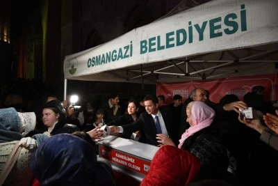 Osmangazi Belediye Başkanı Erkan Aydın&rsquo;dan kandil simidi ikramı