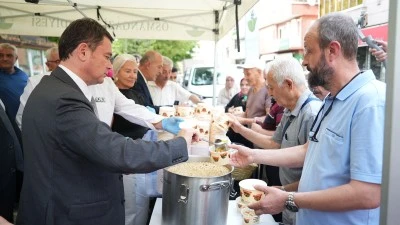 Osmangazi Belediye Başkanı Erkan Aydın'dan vatandaşlara aşure ikramı