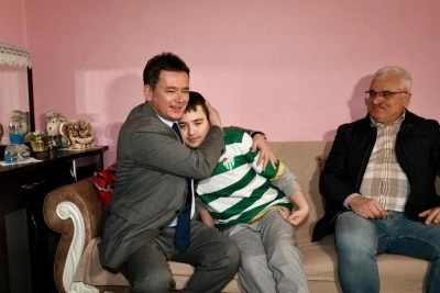 Osmangazi Belediye Başkanı Erkan Aydın, gen&ccedil; Bursaspor taraftarının isteğini kırmadı