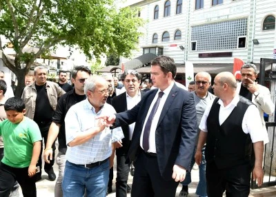 Osmangazi Belediye Başkanı Erkan Aydın, G&uuml;m&uuml;ştepe sakinlerinin taleplerini dinledi