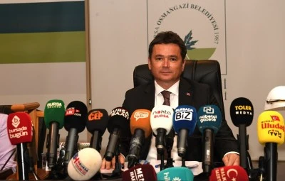 Osmangazi Belediye Başkanı Erkan Aydın, meclis &uuml;yelerine Koza Han'da yapılacak restorasyon &ccedil;alışmaları hakkında bilgi verdi 