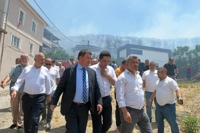 Osmangazi Belediye Başkanı Erkan Aydın yangın b&ouml;lgesinde 
