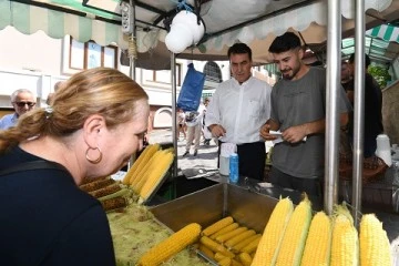 Osmangazi Belediye Başkanı Mustafa D&uuml;ndar, Tarihi &Ccedil;arşı'da esnaf ve vatandaşlarla buluştu 