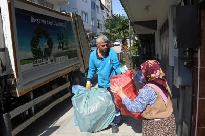 Osmangazi Belediyesi ambalaj atıklarını kapı kapı topluyor