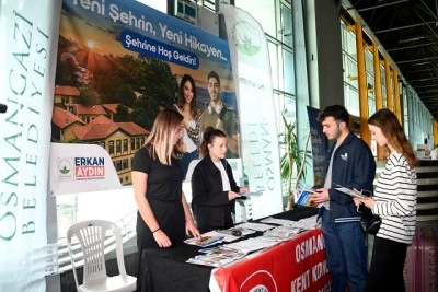 Osmangazi Belediyesi, Bursa'ya eğitim i&ccedil;in gelen &ouml;ğrencilere rehberlik ediyor