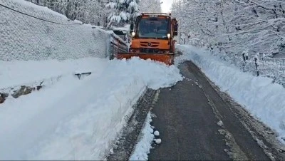 Osmangazi Belediyesi ekiplerinin g&uuml;venli ulaşım &ccedil;alışmaları aralıksız s&uuml;r&uuml;yor