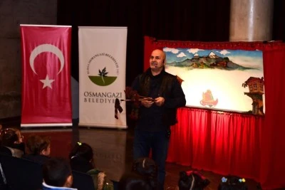 Osmangazi Belediyesi, geleneksel g&ouml;lge oyunumuz Karag&ouml;z'&uuml; gelecek nesillere aktarıyor