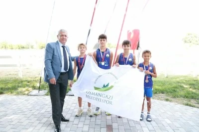 Osmangazi Belediyesi gen&ccedil;leri spor yapmaya teşvik ediyor