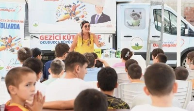 Osmangazi Belediyesi 'Gezici K&uuml;t&uuml;phane' ile &ccedil;ocuklara kitap sevgisi aşılıyor
