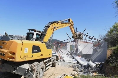 Osmangazi Belediyesi imara aykırı binaları yıktı 