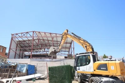 Osmangazi Belediyesi ka&ccedil;ak yapıları tek tek yıkıyor!