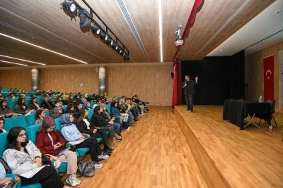 Osmangazi Belediyesi KPSS'ye hazırlanan gen&ccedil;lerin yanında