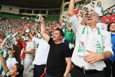  Osmangazi Belediyesi'nden Bursaspor'a taraftar desteği