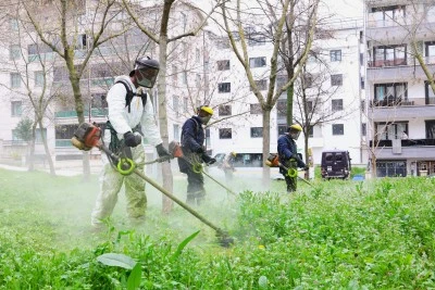 Osmangazi Belediyesi&rsquo;nden park ve kaldırım temizliği