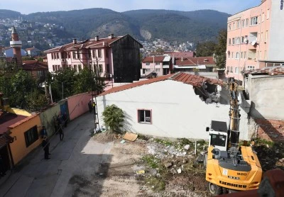 Osmangazi Belediyesi&rsquo;nden tarihi koruyan yıkım
