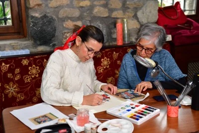 Osmangazi Belediyesi'nin &ccedil;alışmalarıyla kadınlar minyat&uuml;r sanatla tanışıyor