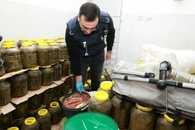 Osmangazi Belediyesi'nin sıkı takibi sonucu 6,5 ton bozuk gıda ele ge&ccedil;irildi