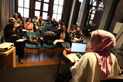  Osmangazi Belediyesi &ouml;yk&uuml; yazmayı at&ouml;lye &ccedil;alışmalarıyla &ouml;ğretiyor