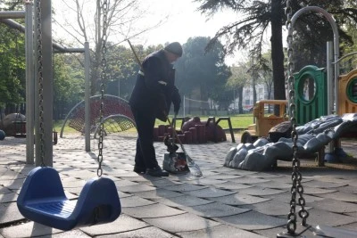 Osmangazi belediyesi temizlik &ccedil;alışmalarını aralıksız s&uuml;rd&uuml;r&uuml;yor