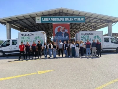 Osmangazi Belediyesi ve &ouml;ğrencilerden vatandaşlara &ccedil;evre bilin&ccedil;lendirmesi