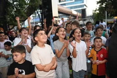 Osmangazi Belediyesi yaz etkinliklerinde &ccedil;ocuklar ve aileler doyasıya eğlendi