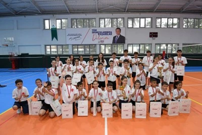 Osmangazi Belediyespor&rsquo;dan badmintonda tarihi başarı