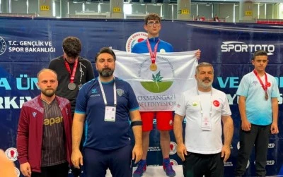Osmangazi Belediyespor'un başarılı boks&ouml;r&uuml; Muhammet G&uuml;m&uuml;ş'ten &ouml;nemli başarı