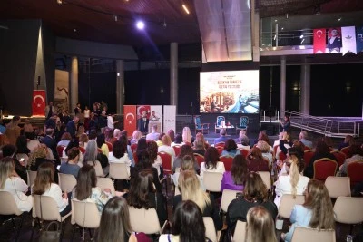 Osmangazi&rsquo;de Bursa&rsquo;nın ticaret ve &uuml;retim yolculuğu ele alındı