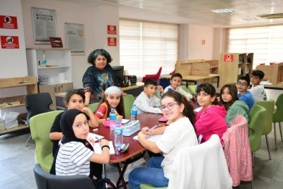  Osmangazi'de &ccedil;ocuklar hayallerini kağıda d&ouml;k&uuml;yor
