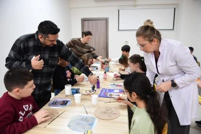 Osmangazi'de &ccedil;ocuklar kitaplardan ilham alarak &uuml;retiyor