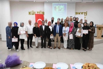 Osmangazi&rsquo;de Diksiyon At&ouml;lyesi&rsquo;ni tamamlayan kursiyerler sertifikalarını aldı

