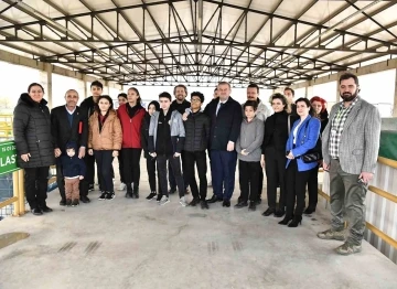 Osmangazi&rsquo;de en &ccedil;evreci muhtar ve &ouml;ğrencilere plaket