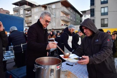 Osmangazi&rsquo;de g&ouml;n&uuml;l sofraları Ge&ccedil;it Mahallesi&rsquo;nde kuruldu