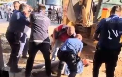 Osmangazi'de kafeterya yıkımında ortalık karıştı: 1'i polis 3 kişi yaraland