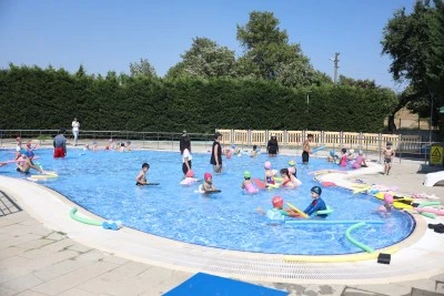 Osmangazi&rsquo;de Kreş &Ouml;ğrencileri Yazın Tadını Havuzda &Ccedil;ıkardı