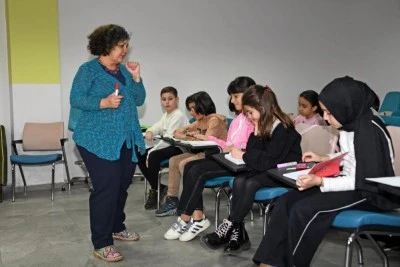 Osmangazi'de k&uuml;&ccedil;&uuml;k yazarlar kalemlerini ustalığa taşıyor