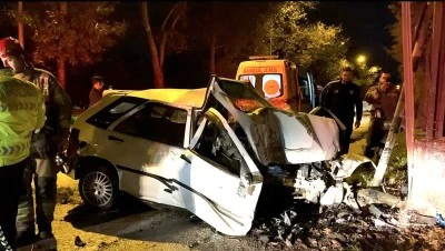 Osmangazi'de kontrolden &ccedil;ıkan ara&ccedil; duvara &ccedil;arptı
