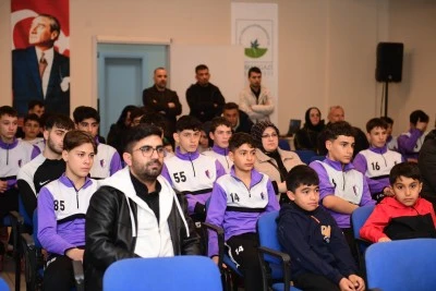 Osmangazi&rsquo;de sporcu gelişiminde ailenin rol&uuml; masaya yatırıldı