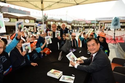 Osmangazi Kitap Fuarı konuklarıyla Bursalıları bilgilendirmeye devam ediyor