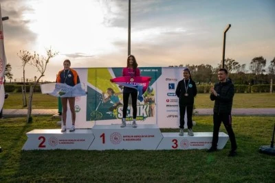 Osmangazi&rsquo;nin gen&ccedil; sporcuları k&uuml;rs&uuml;y&uuml; boş bırakmadı
