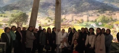 Osmangazili kadınlar k&uuml;lt&uuml;r turlarıyla moral depoluyor