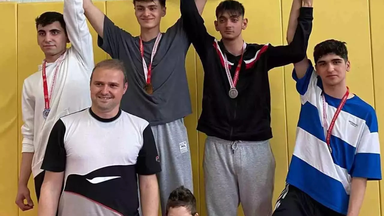 Osmangazili sporculardan tatamide &ccedil;ifte başarı