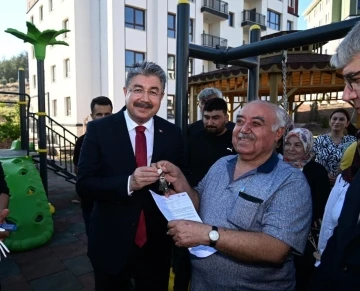 Osmaniye&rsquo;de 90 deprem konutun daha anahtar teslimi yapıldı
