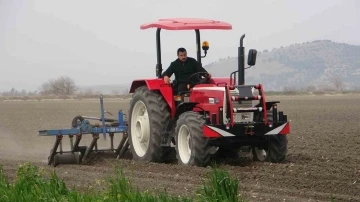 Osmaniye&rsquo;de depremzede &ccedil;ift&ccedil;iler tarlalarda mesaiye başladı
