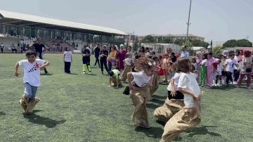 Osmaniye&rsquo;de depremzede &ccedil;ocuklar i&ccedil;in 23 Nisan etkinliği d&uuml;zenlendi

