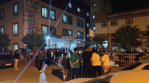 Osmaniye&rsquo;de d&uuml;ğ&uuml;nde davetliler birbirine girdi: 2 yaralı
