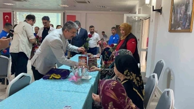 Osmaniye&rsquo;de huzurevinde kalan annelerin g&uuml;n&uuml; kutlandı
