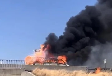 Osmaniye&rsquo;de kimyasal y&uuml;kl&uuml; kamyonet alev alev yandı
